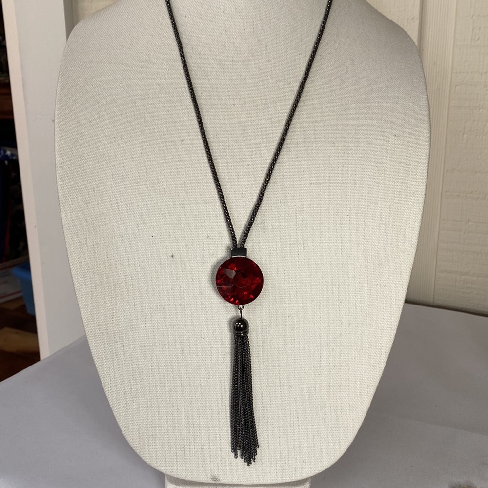 Long medallion style red rhinestone necklace - Picture 3 of 7